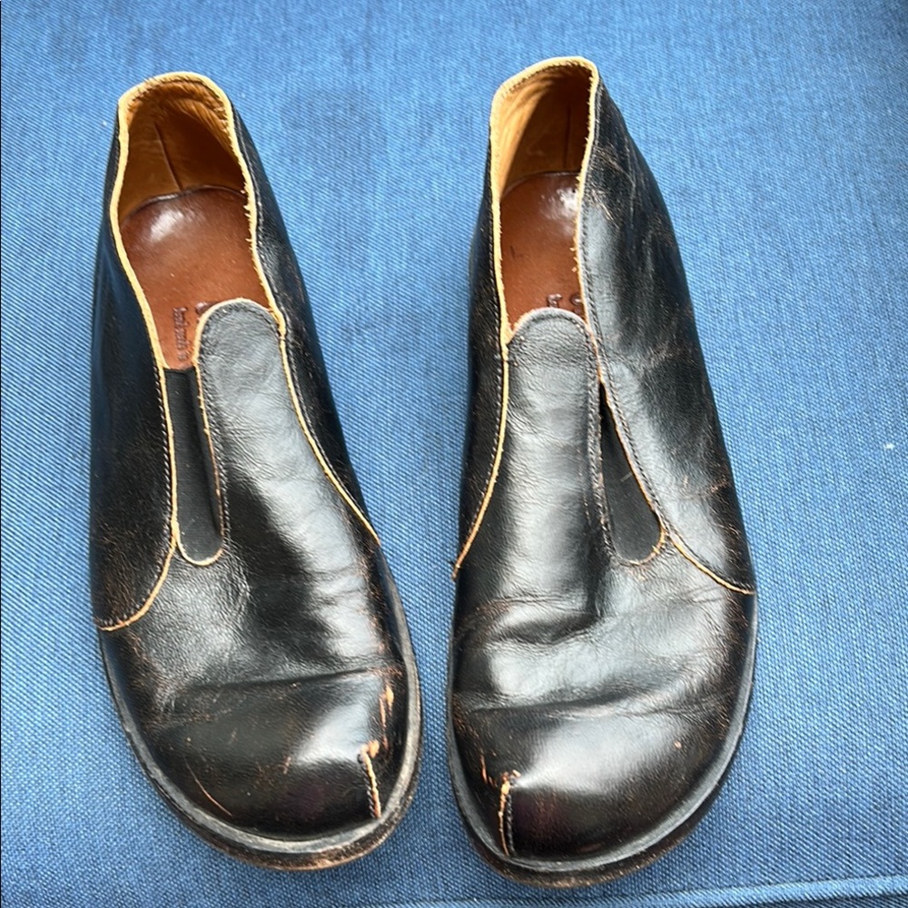 Black Leather Slip-On Flats with Minimalist Design